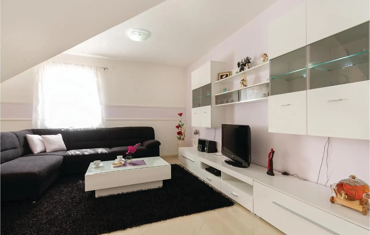2 Bedroom Cozy Home In 로비니스코 셀로 0*,