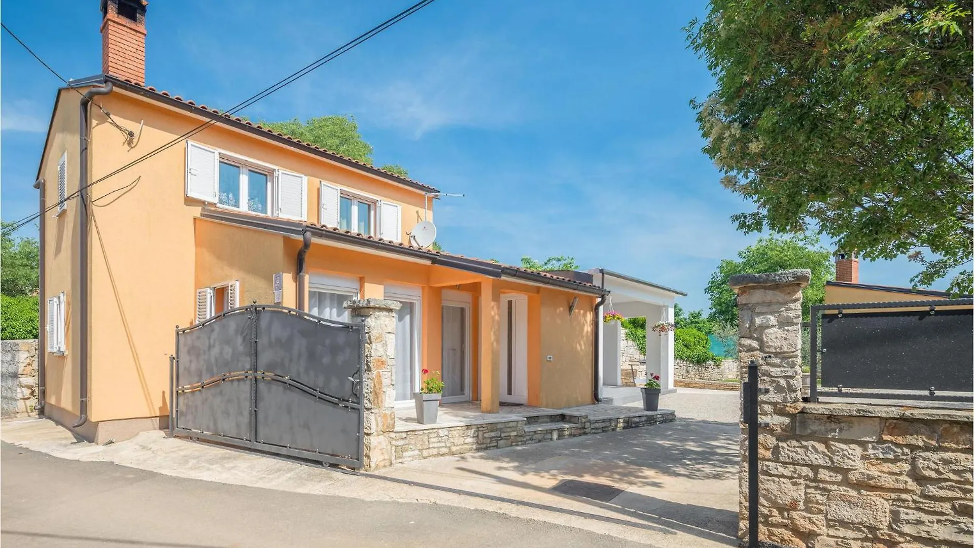 2 Bedroom Cozy Home In 로비니스코 셀로 0*,  크로아티아
